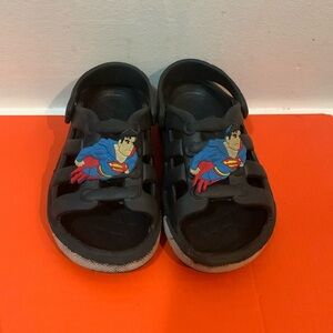 Rubber sandals for boys! No brand.